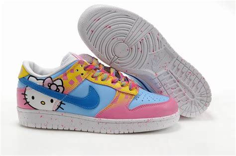 nike dunks hello kitty